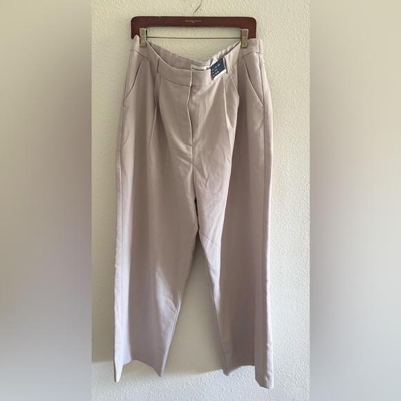 Abercrombie & Fitch Curve Love Ultra High Wide Leg Trouser - Picture 2 of 5